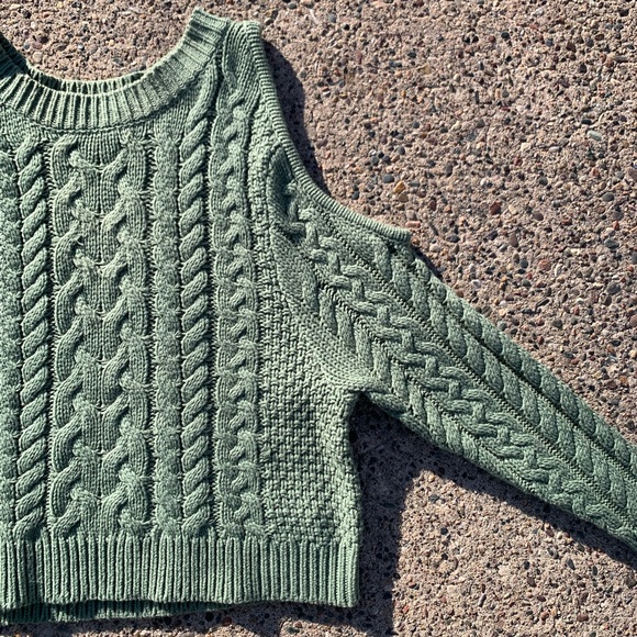 Aerie cold shoulder sweater - Picture 3 of 6